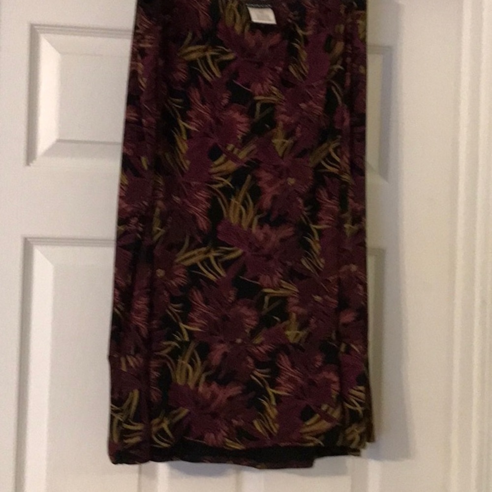 Chic Black and Purple Floral Midi Skirt